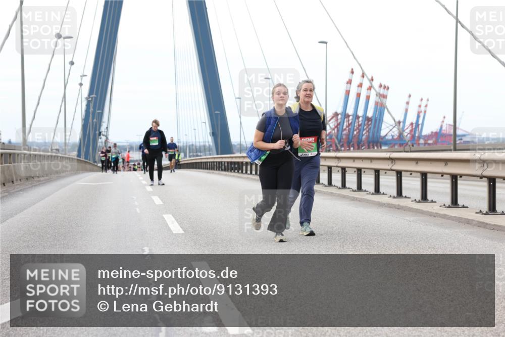 03.10.2025 - Köhlbrandbrückenlauf Lena Gebhardt http://msf.ph/oto/9131393 03.10.2025 16:07:53 Position 2  meine-sportfotos.de