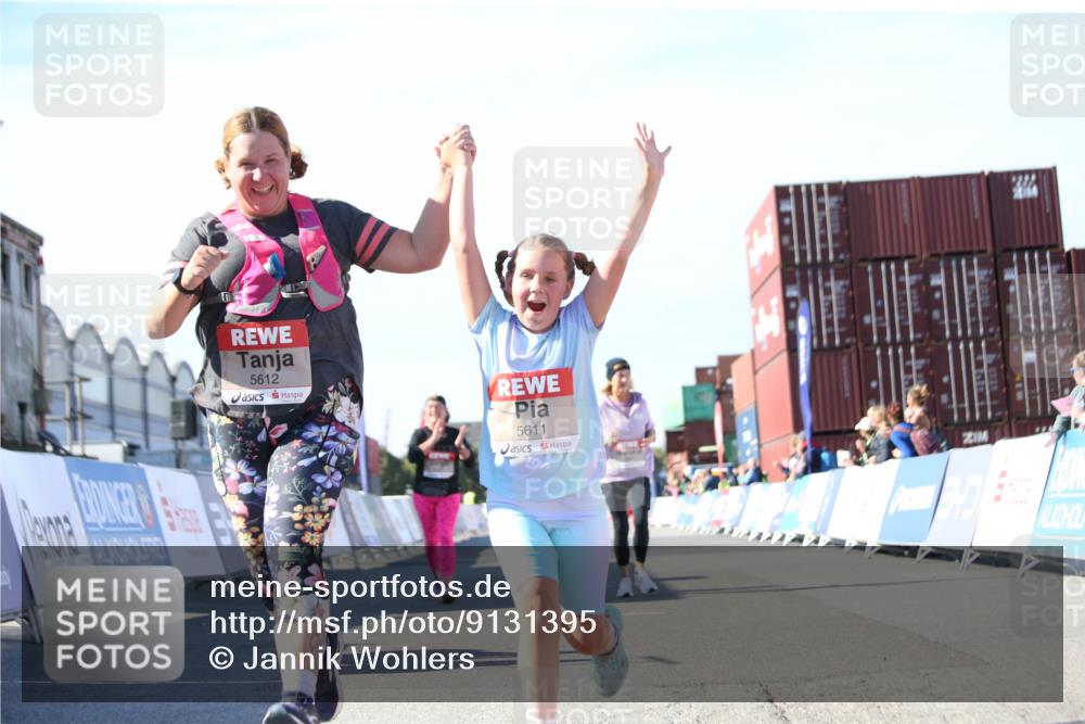 03.10.2025 - Köhlbrandbrückenlauf Jannik Wohlers http://msf.ph/oto/9131395 03.10.2025 13:50:16 Ziel 5225, 5547, 5611, 5612 meine-sportfotos.de