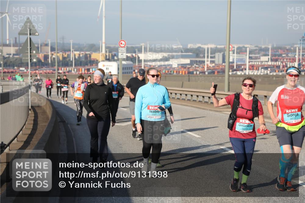 03.10.2025 - Köhlbrandbrückenlauf Yannick Fuchs http://msf.ph/oto/9131398 03.10.2025 09:03:31 Position 2 2597, 3413, 3412 meine-sportfotos.de