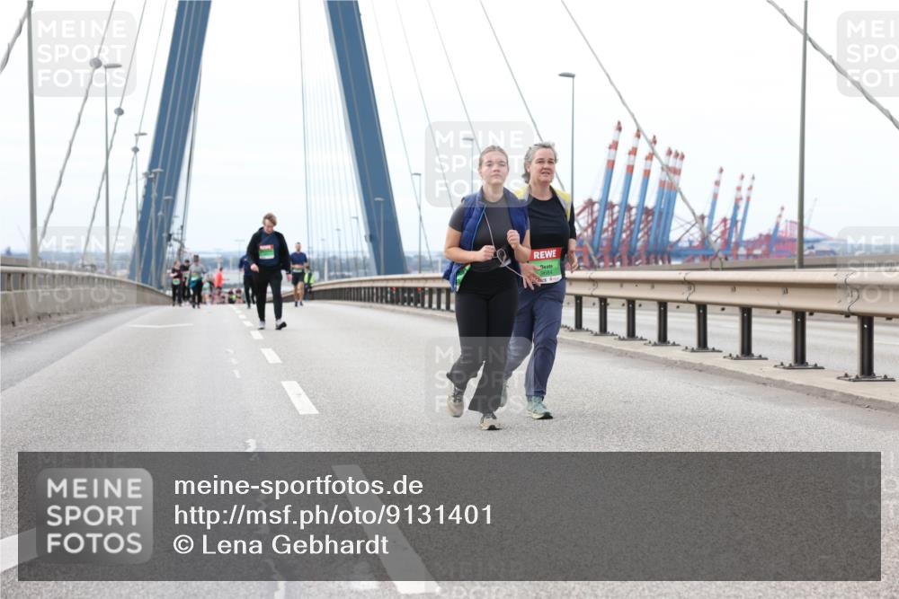 03.10.2025 - Köhlbrandbrückenlauf Lena Gebhardt http://msf.ph/oto/9131401 03.10.2025 16:07:53 Position 2  meine-sportfotos.de