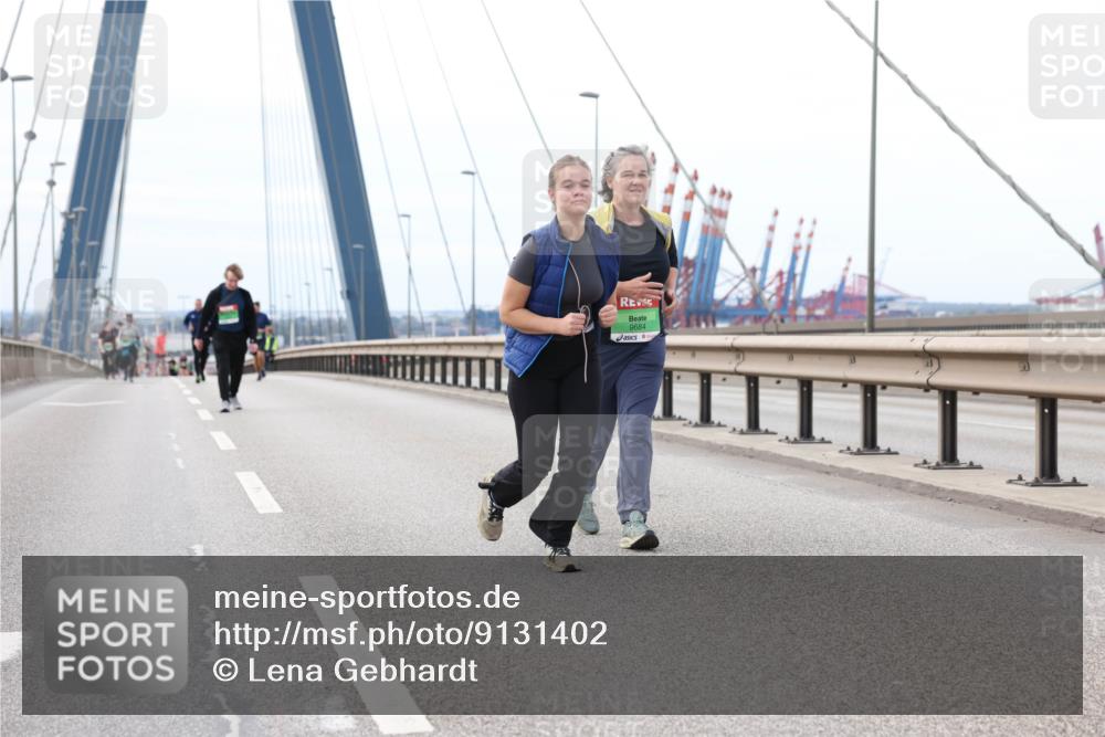 03.10.2025 - Köhlbrandbrückenlauf Lena Gebhardt http://msf.ph/oto/9131402 03.10.2025 16:07:54 Position 2 9684 meine-sportfotos.de