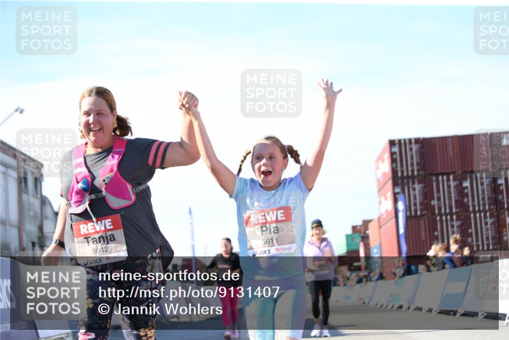 03.10.2025 - Köhlbrandbrückenlauf Jannik Wohlers http://msf.ph/oto/9131407 03.10.2025 13:50:17 Ziel 5225, 5547, 5611, 5612 meine-sportfotos.de