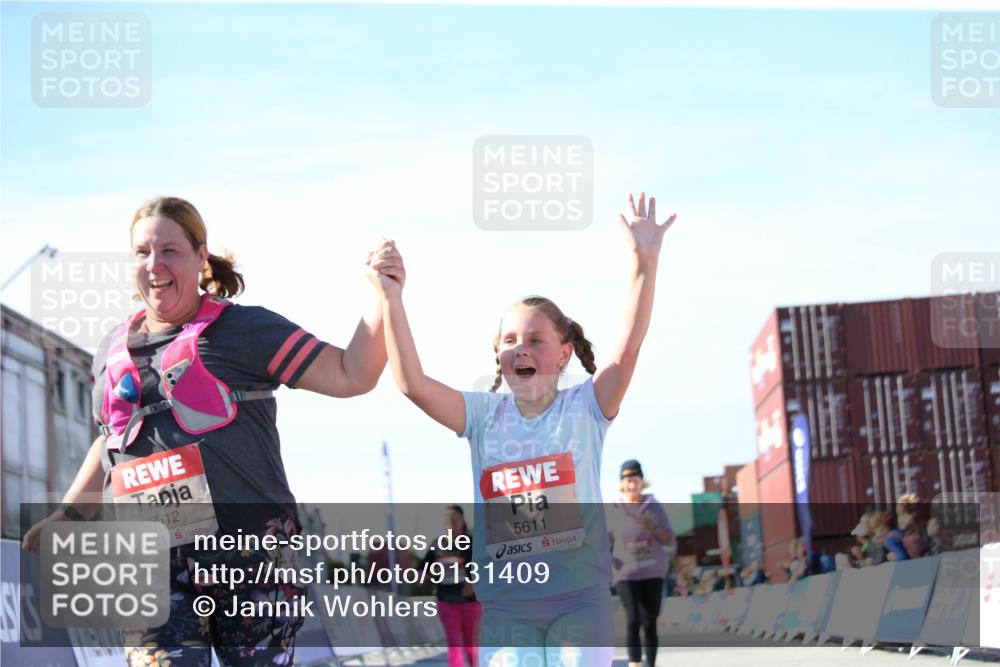 03.10.2025 - Köhlbrandbrückenlauf Jannik Wohlers http://msf.ph/oto/9131409 03.10.2025 13:50:17 Ziel 5225, 5547, 5611, 5612 meine-sportfotos.de