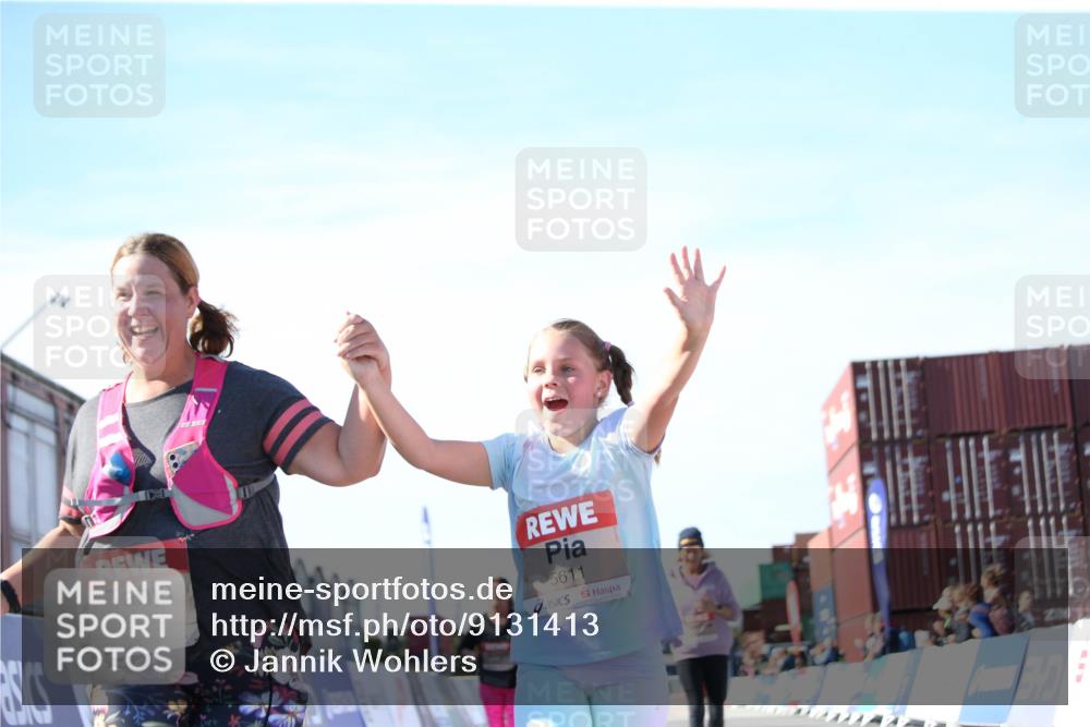03.10.2025 - Köhlbrandbrückenlauf Jannik Wohlers http://msf.ph/oto/9131413 03.10.2025 13:50:17 Ziel 5225, 5547, 5611, 5612 meine-sportfotos.de