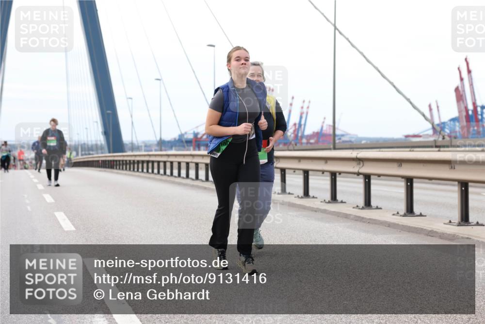 03.10.2025 - Köhlbrandbrückenlauf Lena Gebhardt http://msf.ph/oto/9131416 03.10.2025 16:07:55 Position 2  meine-sportfotos.de