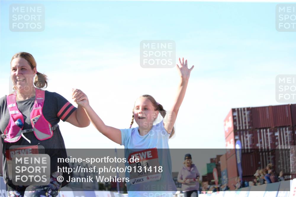 03.10.2025 - Köhlbrandbrückenlauf Jannik Wohlers http://msf.ph/oto/9131418 03.10.2025 13:50:17 Ziel 5225, 5547, 5611, 5612 meine-sportfotos.de