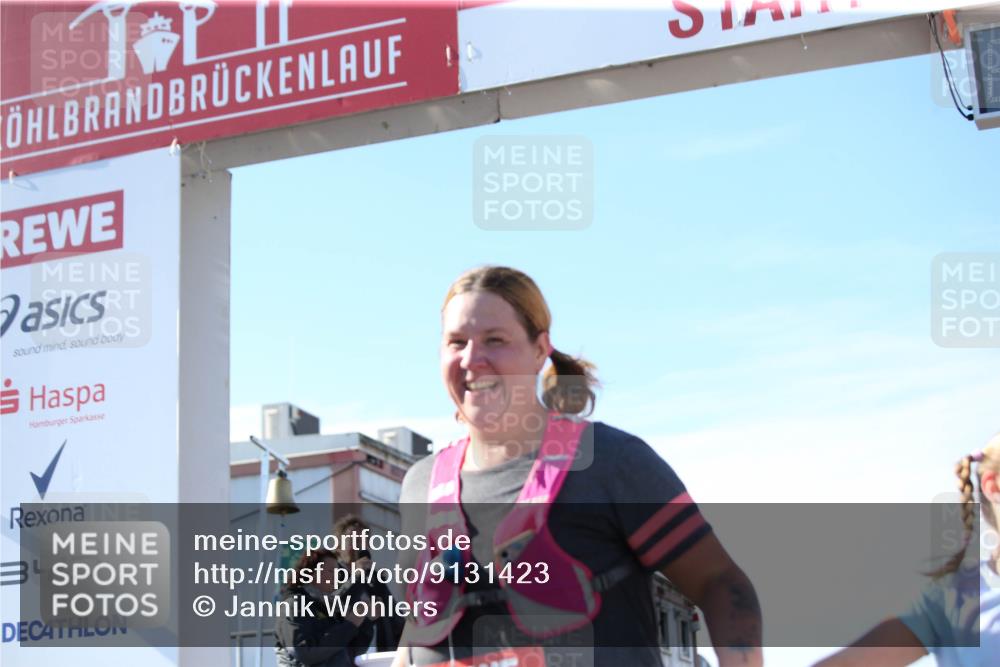 03.10.2025 - Köhlbrandbrückenlauf Jannik Wohlers http://msf.ph/oto/9131423 03.10.2025 13:50:17 Ziel 5225, 5547, 5611, 5612 meine-sportfotos.de