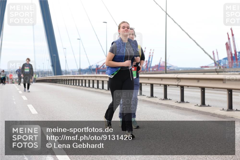 03.10.2025 - Köhlbrandbrückenlauf Lena Gebhardt http://msf.ph/oto/9131426 03.10.2025 16:07:55 Position 2  meine-sportfotos.de