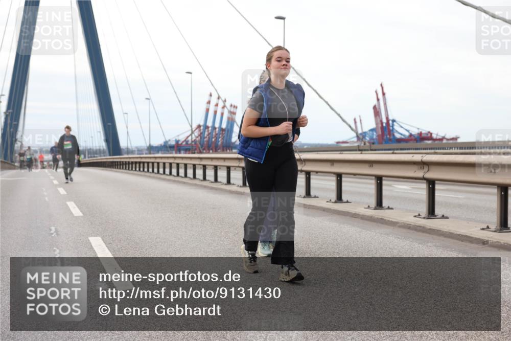 03.10.2025 - Köhlbrandbrückenlauf Lena Gebhardt http://msf.ph/oto/9131430 03.10.2025 16:07:55 Position 2  meine-sportfotos.de