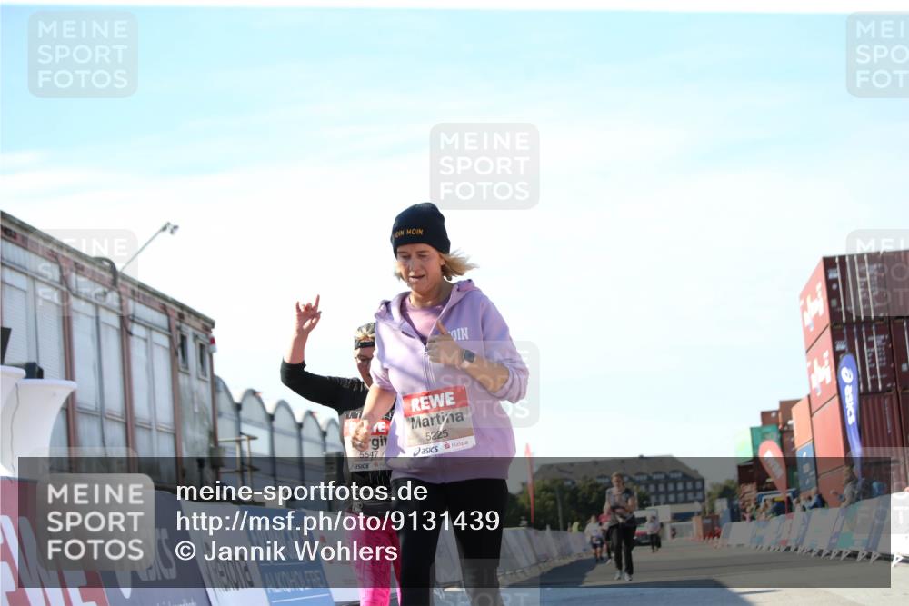 03.10.2025 - Köhlbrandbrückenlauf Jannik Wohlers http://msf.ph/oto/9131439 03.10.2025 13:50:21 Ziel 5225, 5547, 5611, 5612 meine-sportfotos.de
