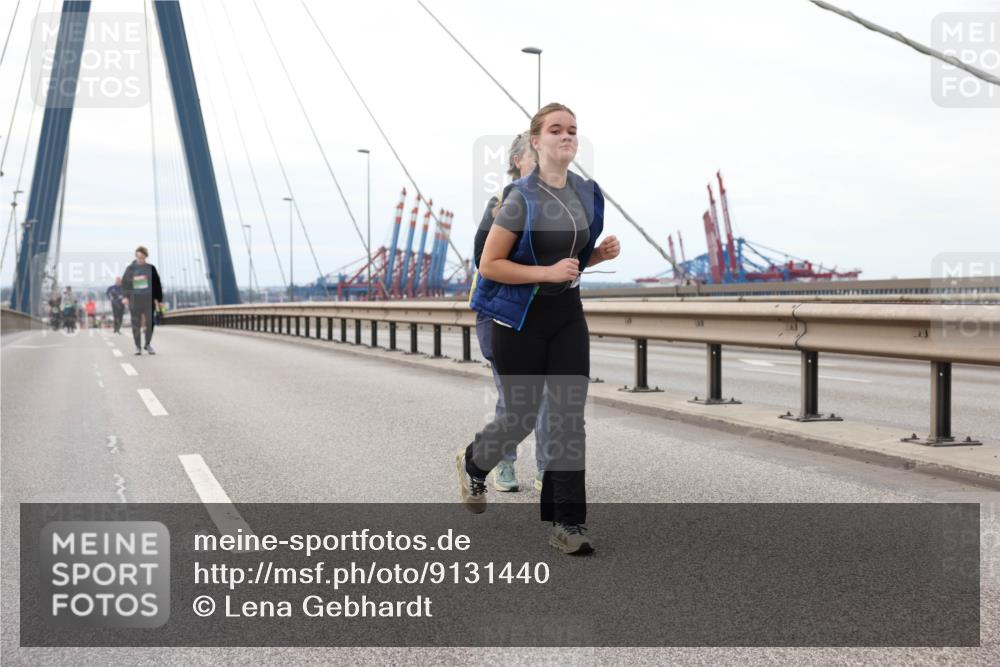 03.10.2025 - Köhlbrandbrückenlauf Lena Gebhardt http://msf.ph/oto/9131440 03.10.2025 16:07:56 Position 2  meine-sportfotos.de