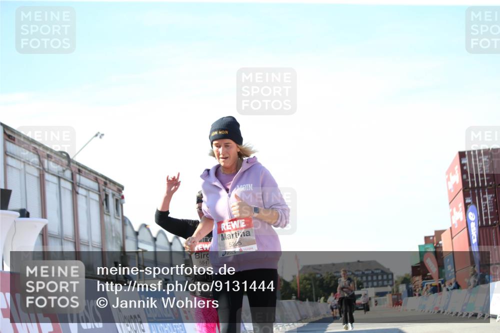 03.10.2025 - Köhlbrandbrückenlauf Jannik Wohlers http://msf.ph/oto/9131444 03.10.2025 13:50:21 Ziel 5225, 5547, 5611, 5612 meine-sportfotos.de