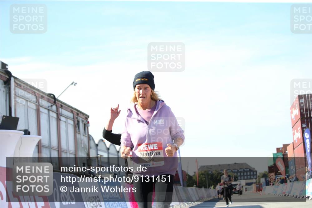 03.10.2025 - Köhlbrandbrückenlauf Jannik Wohlers http://msf.ph/oto/9131451 03.10.2025 13:50:21 Ziel 5225, 5547, 5611, 5612 meine-sportfotos.de