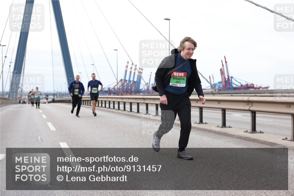 03.10.2025 - Köhlbrandbrückenlauf Lena Gebhardt http://msf.ph/oto/9131457 03.10.2025 16:08:05 Position 2 8260 meine-sportfotos.de
