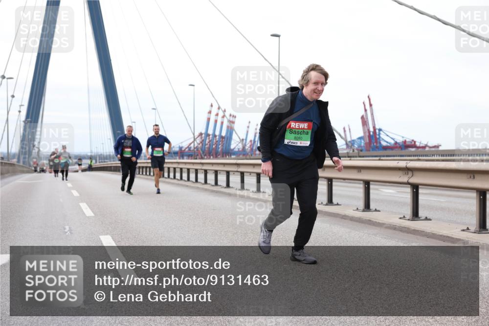 03.10.2025 - Köhlbrandbrückenlauf Lena Gebhardt http://msf.ph/oto/9131463 03.10.2025 16:08:06 Position 2 6, 8260 meine-sportfotos.de