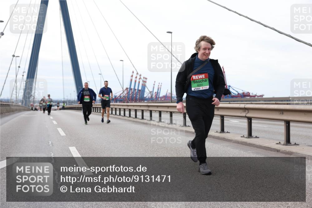 03.10.2025 - Köhlbrandbrückenlauf Lena Gebhardt http://msf.ph/oto/9131471 03.10.2025 16:08:06 Position 2 8260 meine-sportfotos.de