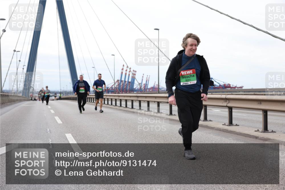03.10.2025 - Köhlbrandbrückenlauf Lena Gebhardt http://msf.ph/oto/9131474 03.10.2025 16:08:06 Position 2 8260 meine-sportfotos.de