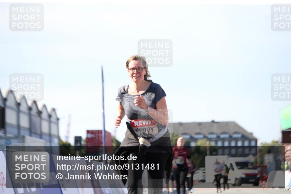 03.10.2025 - Köhlbrandbrückenlauf Jannik Wohlers http://msf.ph/oto/9131481 03.10.2025 13:50:28 Ziel 5225, 5294, 5547 meine-sportfotos.de