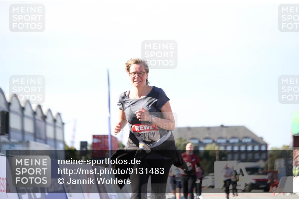 03.10.2025 - Köhlbrandbrückenlauf Jannik Wohlers http://msf.ph/oto/9131483 03.10.2025 13:50:28 Ziel 5225, 5294, 5547 meine-sportfotos.de