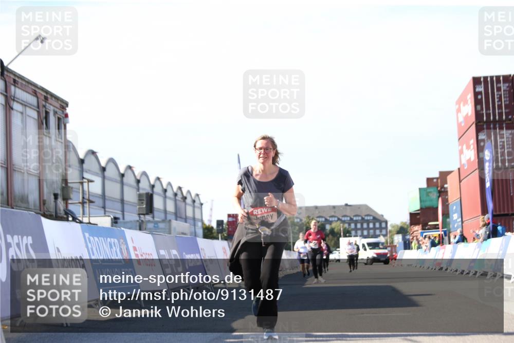 03.10.2025 - Köhlbrandbrückenlauf Jannik Wohlers http://msf.ph/oto/9131487 03.10.2025 13:50:28 Ziel 5225, 5294, 5547 meine-sportfotos.de