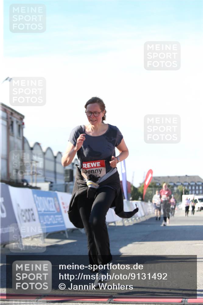 03.10.2025 - Köhlbrandbrückenlauf Jannik Wohlers http://msf.ph/oto/9131492 03.10.2025 13:50:30 Ziel 5225, 5294, 5547 meine-sportfotos.de