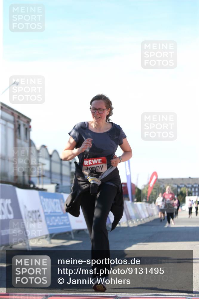 03.10.2025 - Köhlbrandbrückenlauf Jannik Wohlers http://msf.ph/oto/9131495 03.10.2025 13:50:30 Ziel 5225, 5294, 5547 meine-sportfotos.de