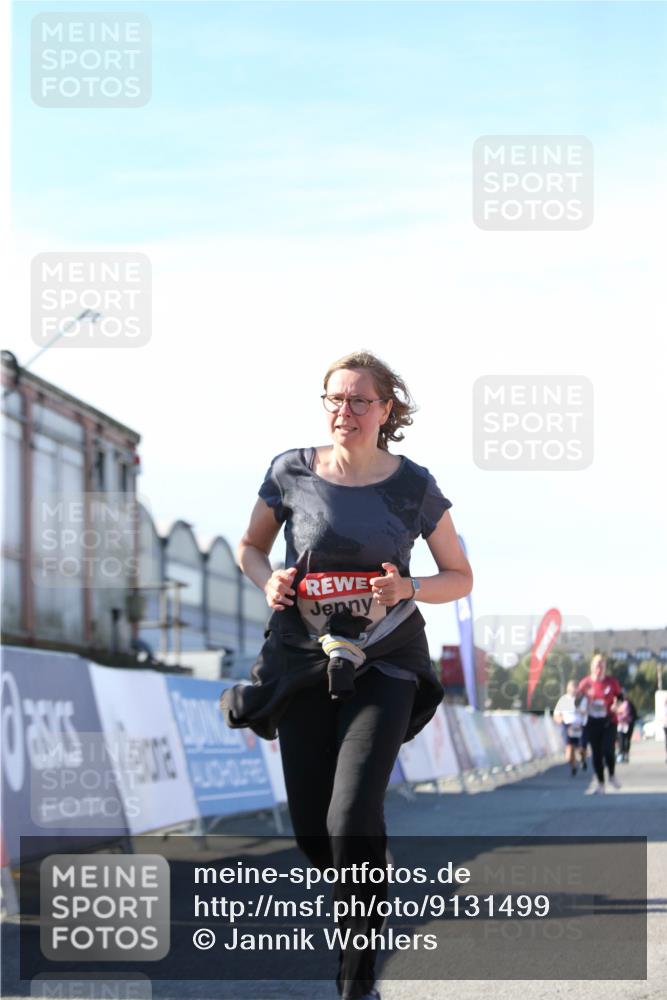 03.10.2025 - Köhlbrandbrückenlauf Jannik Wohlers http://msf.ph/oto/9131499 03.10.2025 13:50:30 Ziel 5225, 5294, 5547 meine-sportfotos.de