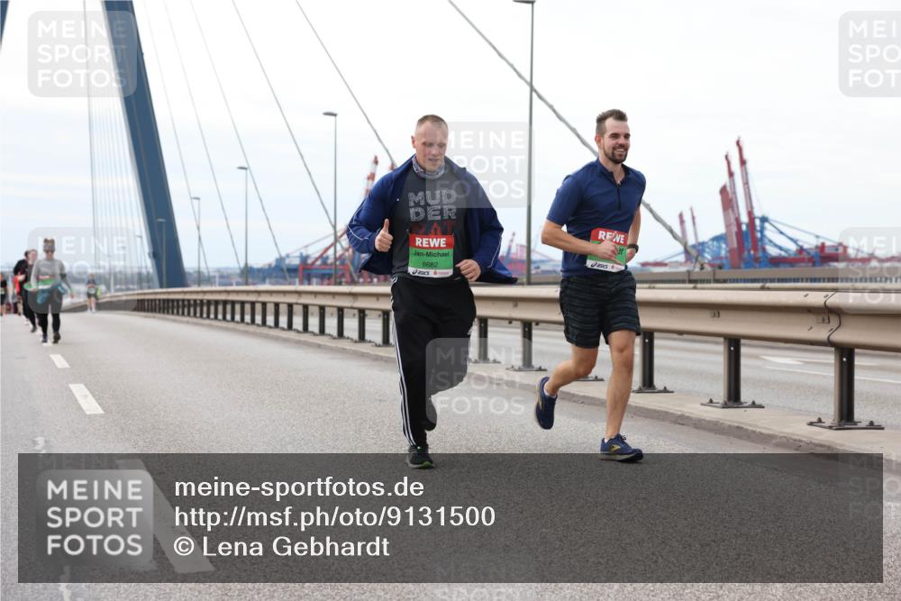 03.10.2025 - Köhlbrandbrückenlauf Lena Gebhardt http://msf.ph/oto/9131500 03.10.2025 16:08:09 Position 2 8682 meine-sportfotos.de