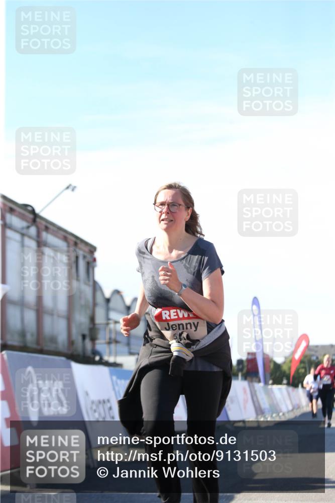 03.10.2025 - Köhlbrandbrückenlauf Jannik Wohlers http://msf.ph/oto/9131503 03.10.2025 13:50:30 Ziel 5225, 5294, 5547 meine-sportfotos.de
