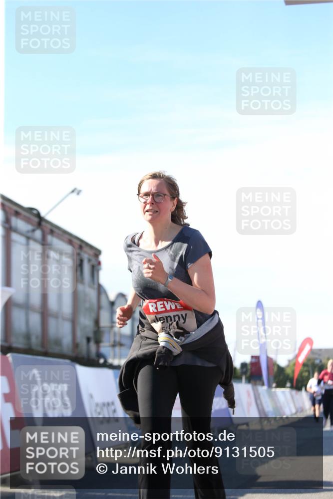 03.10.2025 - Köhlbrandbrückenlauf Jannik Wohlers http://msf.ph/oto/9131505 03.10.2025 13:50:30 Ziel 5225, 5294, 5547 meine-sportfotos.de