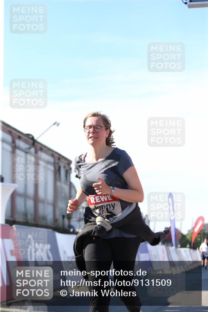 03.10.2025 - Köhlbrandbrückenlauf Jannik Wohlers http://msf.ph/oto/9131509 03.10.2025 13:50:30 Ziel 5225, 5294, 5547 meine-sportfotos.de