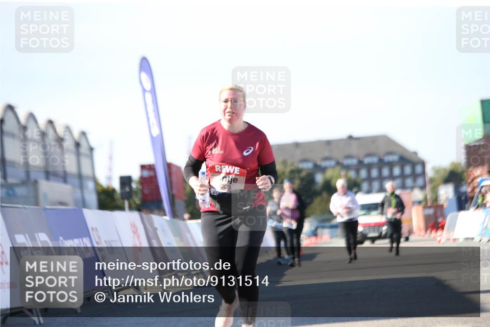 03.10.2025 - Köhlbrandbrückenlauf Jannik Wohlers http://msf.ph/oto/9131514 03.10.2025 13:50:35 Ziel 5294, 5323 meine-sportfotos.de