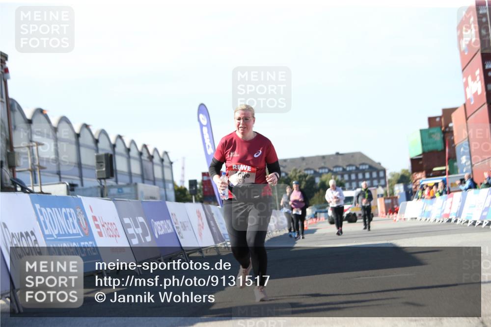 03.10.2025 - Köhlbrandbrückenlauf Jannik Wohlers http://msf.ph/oto/9131517 03.10.2025 13:50:36 Ziel 5294, 5323, 5608 meine-sportfotos.de