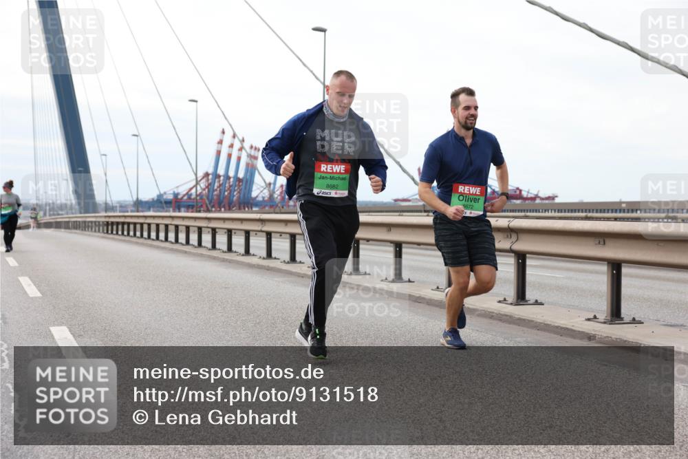 03.10.2025 - Köhlbrandbrückenlauf Lena Gebhardt http://msf.ph/oto/9131518 03.10.2025 16:08:10 Position 2 8682, 9672 meine-sportfotos.de