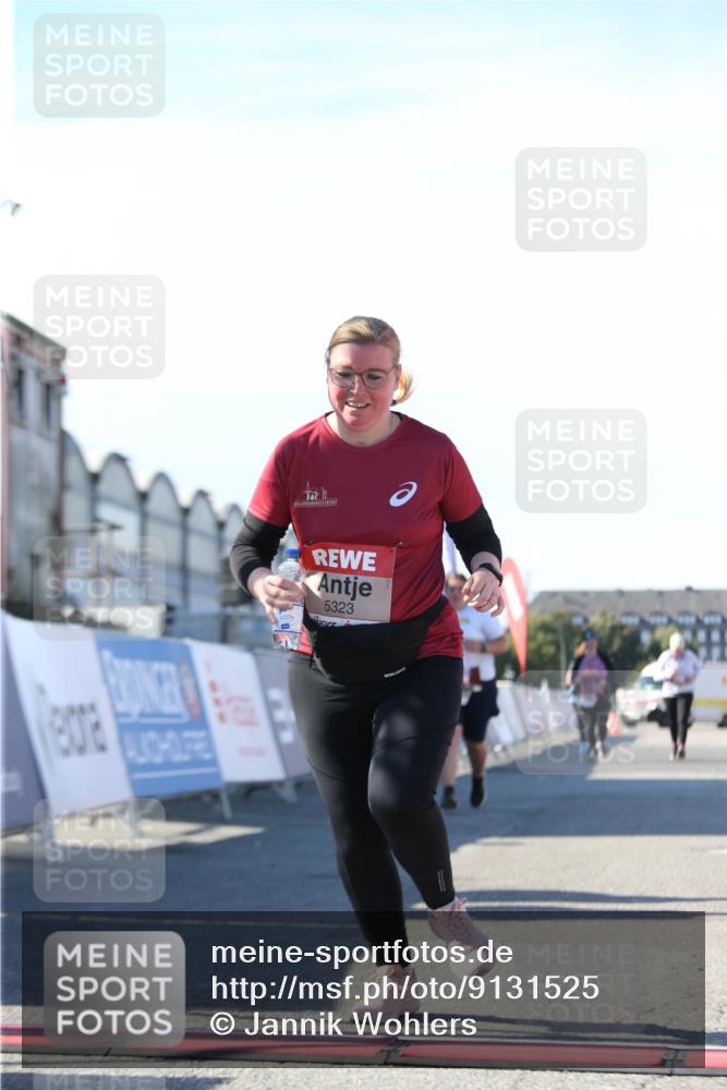 03.10.2025 - Köhlbrandbrückenlauf Jannik Wohlers http://msf.ph/oto/9131525 03.10.2025 13:50:38 Ziel 5294, 5323, 5608 meine-sportfotos.de