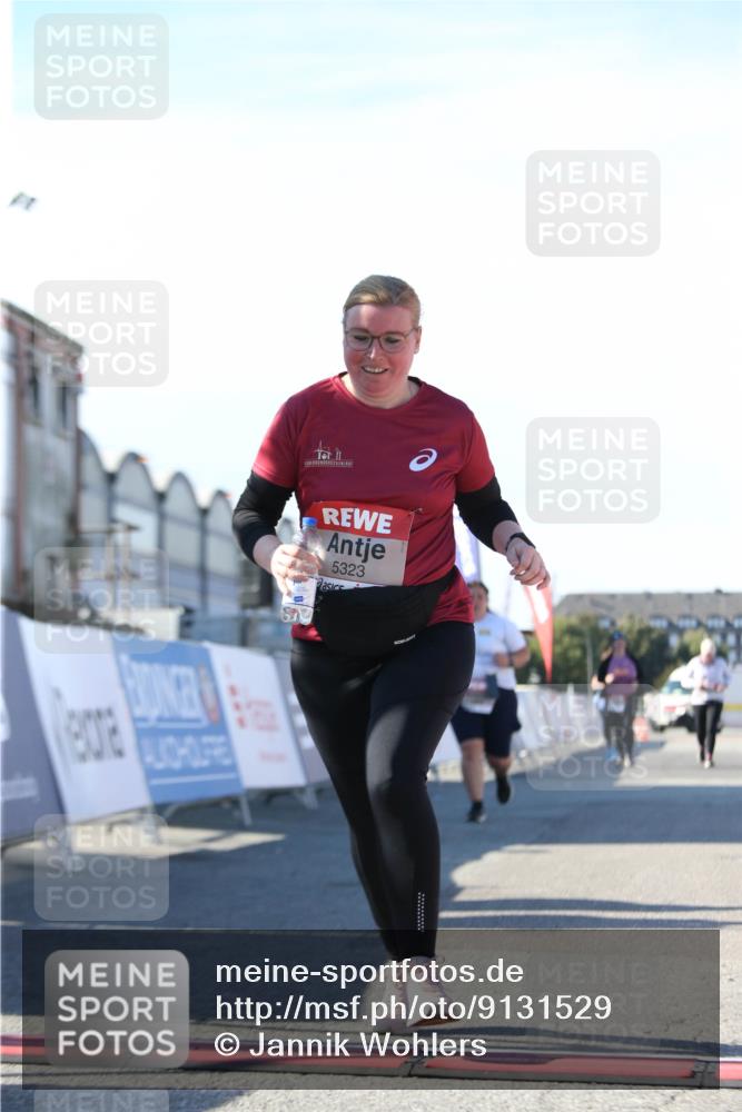 03.10.2025 - Köhlbrandbrückenlauf Jannik Wohlers http://msf.ph/oto/9131529 03.10.2025 13:50:38 Ziel 5294, 5323, 5608 meine-sportfotos.de