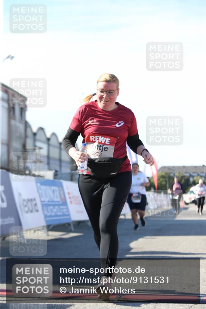 03.10.2025 - Köhlbrandbrückenlauf Jannik Wohlers http://msf.ph/oto/9131531 03.10.2025 13:50:38 Ziel 5294, 5323, 5608 meine-sportfotos.de