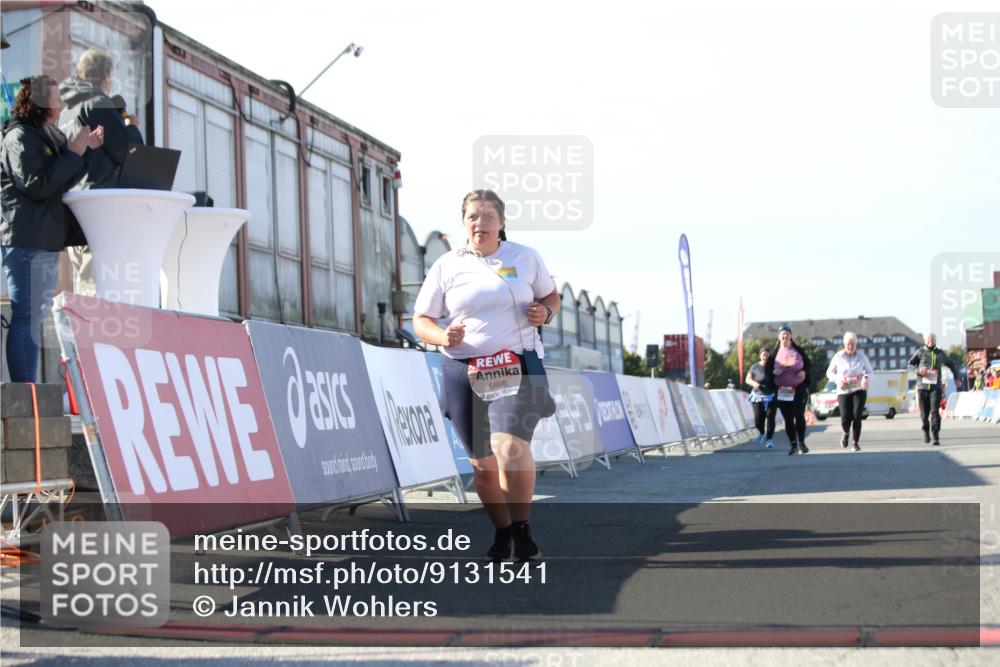 03.10.2025 - Köhlbrandbrückenlauf Jannik Wohlers http://msf.ph/oto/9131541 03.10.2025 13:50:42 Ziel 5323, 5608 meine-sportfotos.de