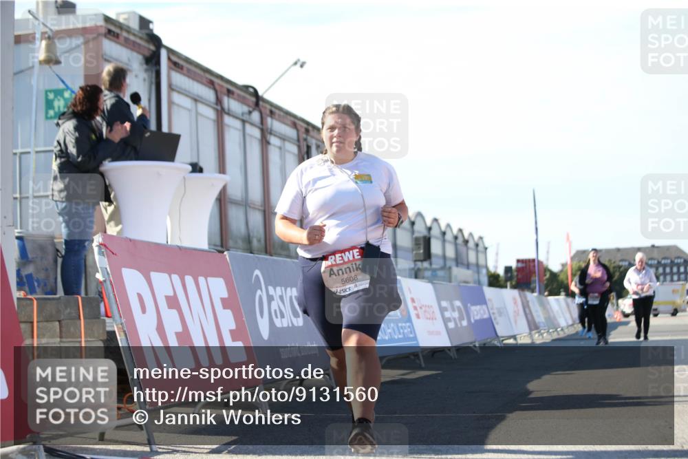 03.10.2025 - Köhlbrandbrückenlauf Jannik Wohlers http://msf.ph/oto/9131560 03.10.2025 13:50:42 Ziel 5323, 5608 meine-sportfotos.de