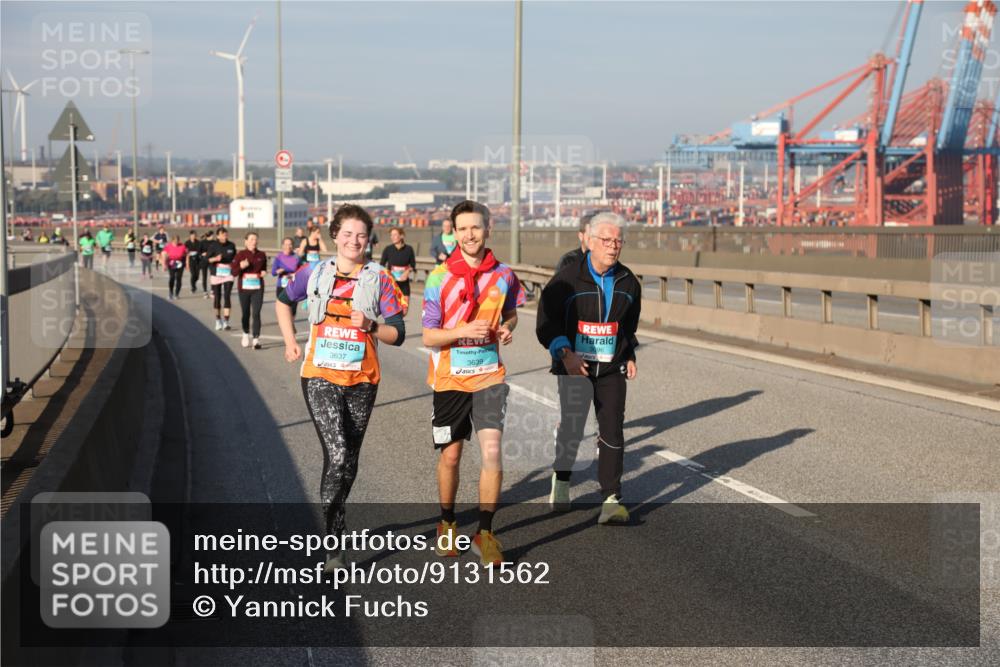 03.10.2025 - Köhlbrandbrückenlauf Yannick Fuchs http://msf.ph/oto/9131562 03.10.2025 09:03:39 Position 2 3637, 3639 meine-sportfotos.de