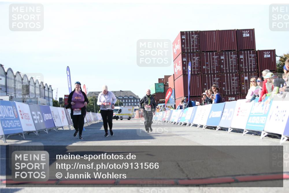 03.10.2025 - Köhlbrandbrückenlauf Jannik Wohlers http://msf.ph/oto/9131566 03.10.2025 13:50:46 Ziel 5323, 5595, 5608, 5992 meine-sportfotos.de