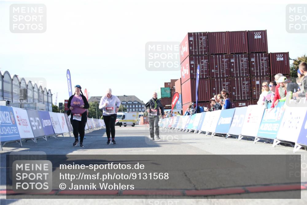 03.10.2025 - Köhlbrandbrückenlauf Jannik Wohlers http://msf.ph/oto/9131568 03.10.2025 13:50:46 Ziel 5323, 5595, 5608, 5992 meine-sportfotos.de