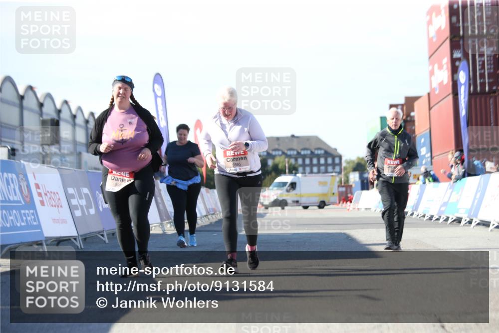 03.10.2025 - Köhlbrandbrückenlauf Jannik Wohlers http://msf.ph/oto/9131584 03.10.2025 13:50:48 Ziel 4851, 5472, 5595, 5608, 5992 meine-sportfotos.de