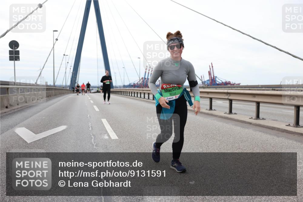 03.10.2025 - Köhlbrandbrückenlauf Lena Gebhardt http://msf.ph/oto/9131591 03.10.2025 16:08:20 Position 2 8232 meine-sportfotos.de