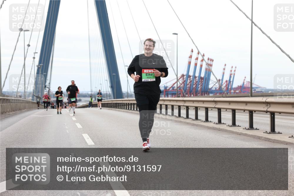 03.10.2025 - Köhlbrandbrückenlauf Lena Gebhardt http://msf.ph/oto/9131597 03.10.2025 16:08:23 Position 2 9523 meine-sportfotos.de