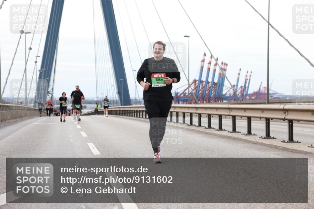 03.10.2025 - Köhlbrandbrückenlauf Lena Gebhardt http://msf.ph/oto/9131602 03.10.2025 16:08:23 Position 2 9523 meine-sportfotos.de