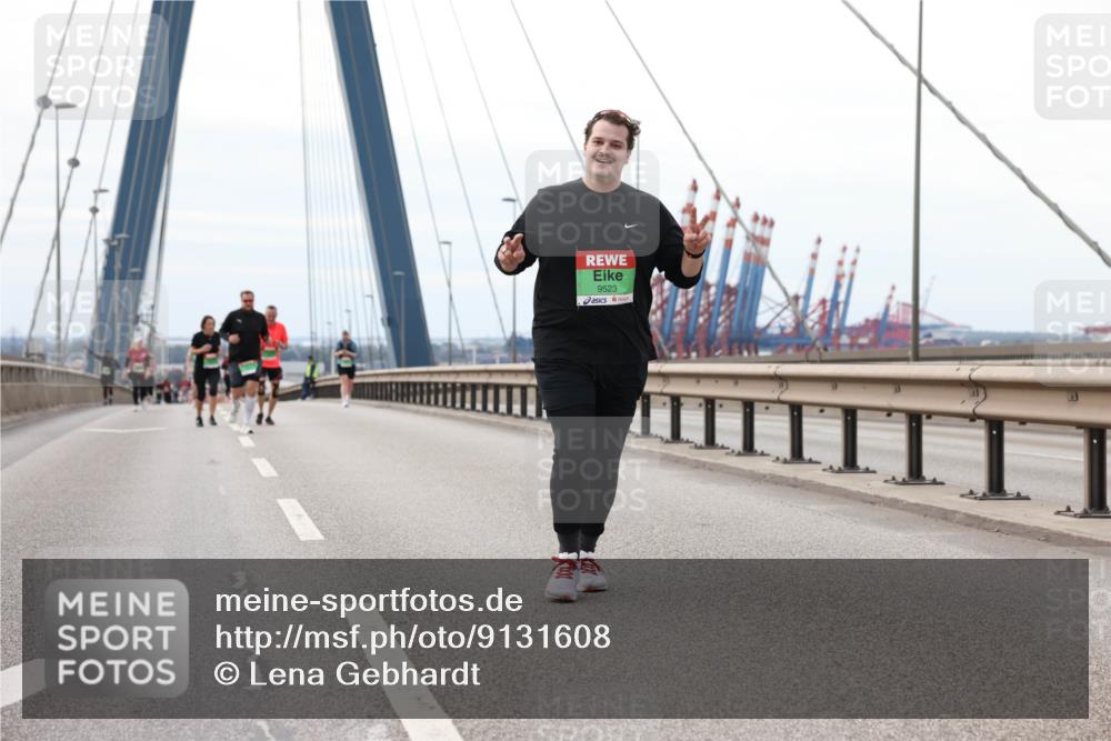 03.10.2025 - Köhlbrandbrückenlauf Lena Gebhardt http://msf.ph/oto/9131608 03.10.2025 16:08:23 Position 2 9523 meine-sportfotos.de