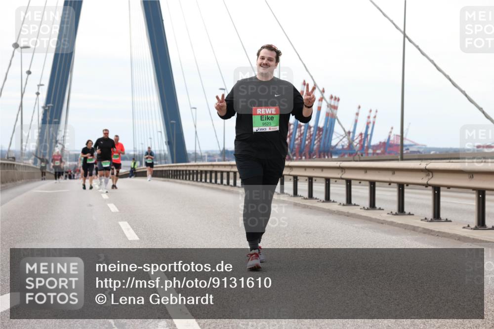 03.10.2025 - Köhlbrandbrückenlauf Lena Gebhardt http://msf.ph/oto/9131610 03.10.2025 16:08:24 Position 2 9523 meine-sportfotos.de