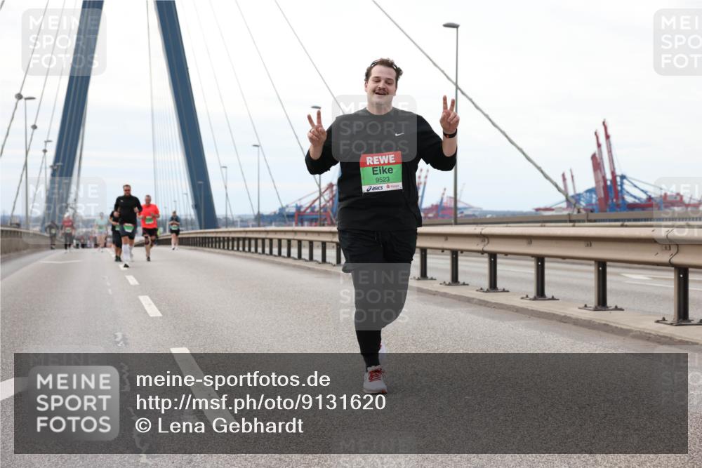 03.10.2025 - Köhlbrandbrückenlauf Lena Gebhardt http://msf.ph/oto/9131620 03.10.2025 16:08:24 Position 2 9523 meine-sportfotos.de