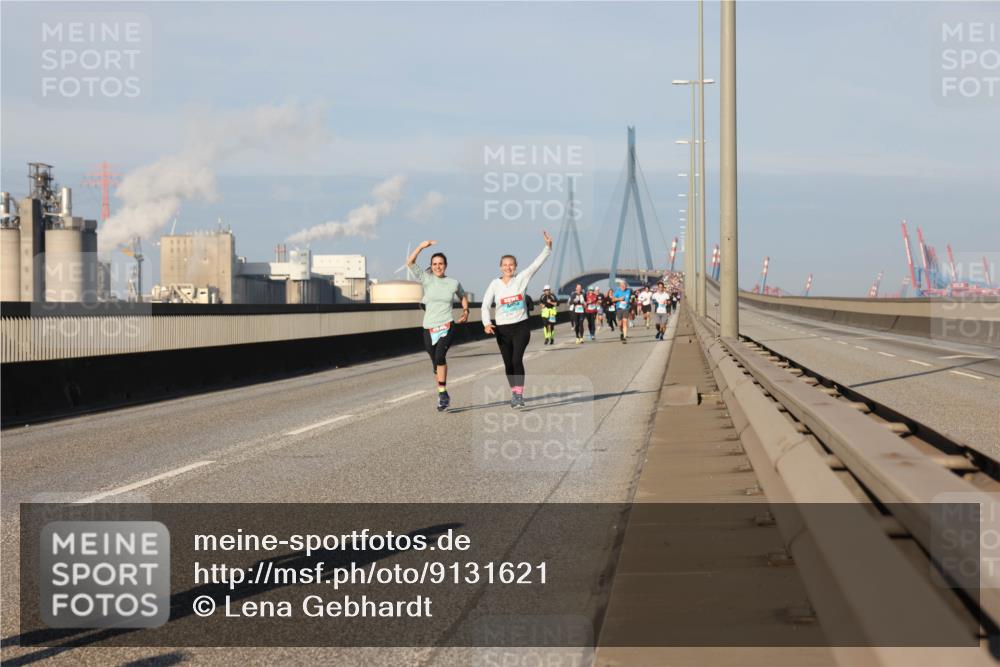 03.10.2025 - Köhlbrandbrückenlauf Lena Gebhardt http://msf.ph/oto/9131621 03.10.2025 09:50:03 Position 2  meine-sportfotos.de